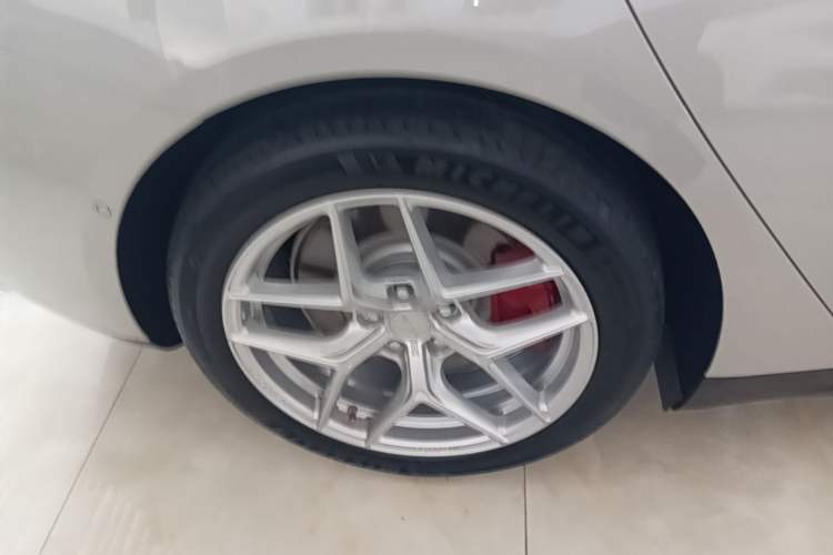 Used Xiaomi Auto SU7 2024 Rear-Drive Ultra-Long Range Advanced Pro-Level Intelligent Driving Version Right Rear Wheel Hub
