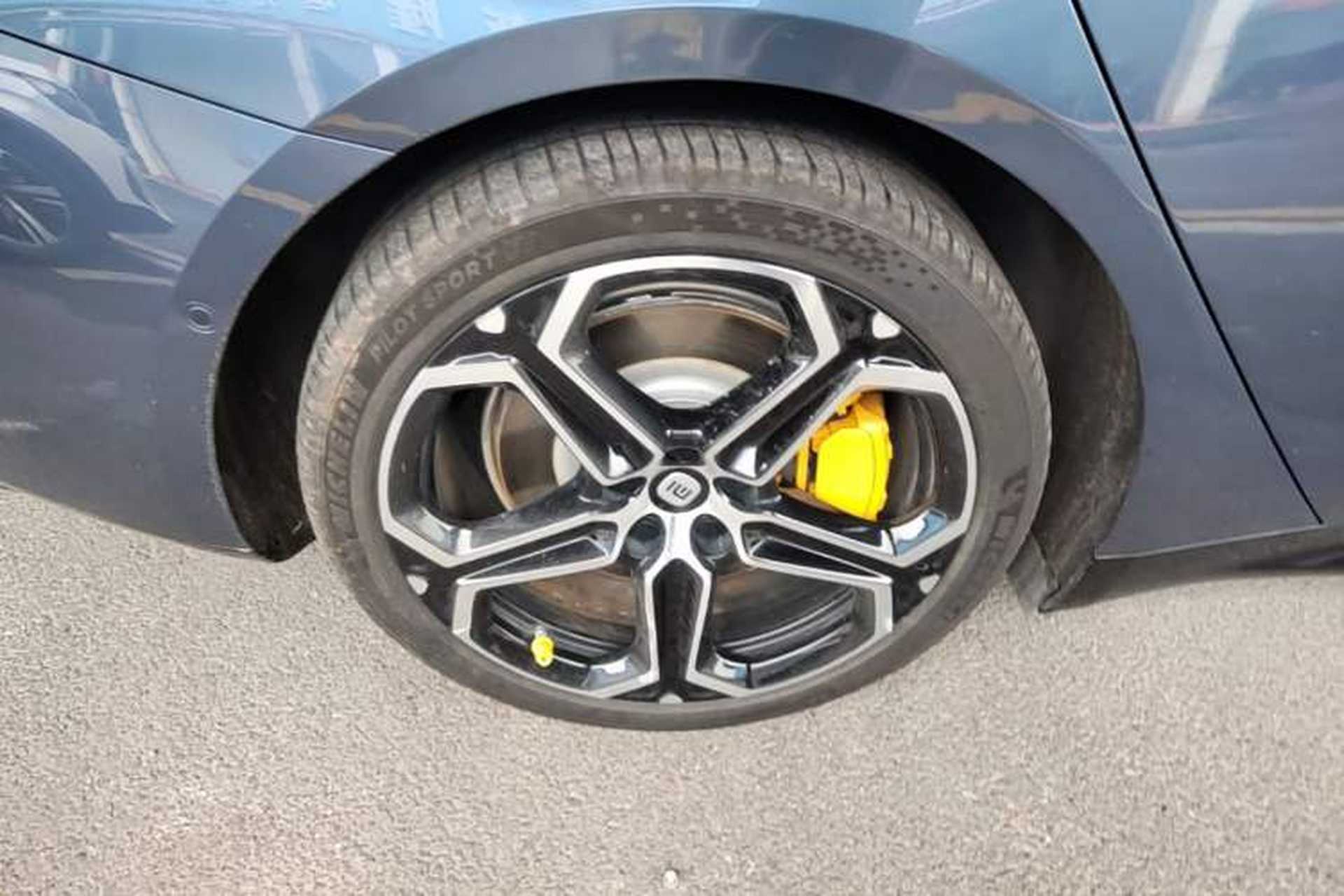 Used Xiaomi Auto SU7 2024 Rear-Drive Long-Range Intelligent Driving Version Right Rear Wheel Hub