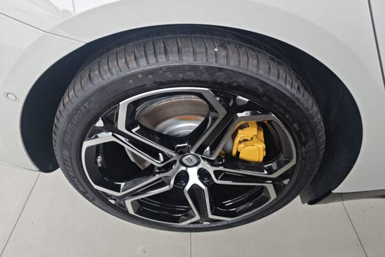 Used Xiaomi Auto SU7 2024 Rear-Drive Long-Range Intelligent Driving Version Right Rear Wheel Hub