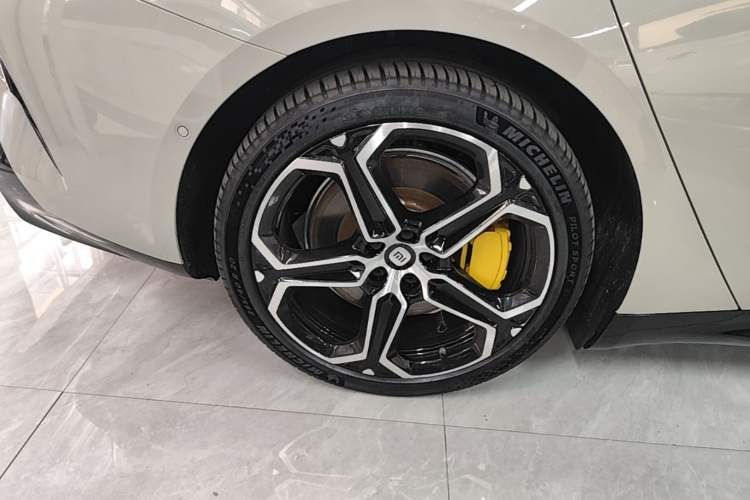 Used Xiaomi Auto SU7 2024 Rear-Drive Ultra-Long Range Advanced Pro-Level Intelligent Driving Version Right Rear Wheel Hub