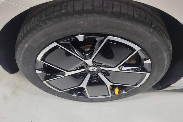 Used Xiaomi Auto SU7 2024 Rear-Drive Long-Range Intelligent Driving Version Right Rear Wheel Hub