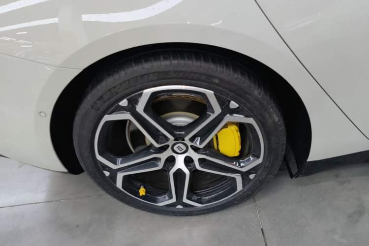 Used Xiaomi Auto SU7 2024 Rear-Drive Long-Range Intelligent Driving Version Right Rear Wheel Hub