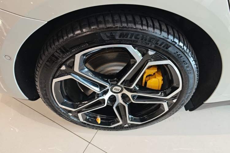 Used Xiaomi Auto SU7 2024 Rear-Drive Ultra-Long Range Advanced Pro-Level Intelligent Driving Version Right Rear Wheel Hub