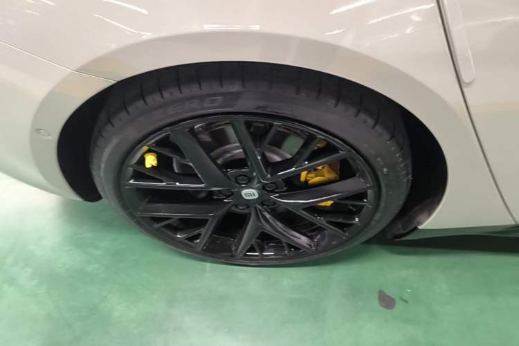 Used Xiaomi Auto SU7 2024 Four-Wheel Drive Ultra-Long Range Advanced Intelligent Driving Max Edition Right Rear Wheel Hub