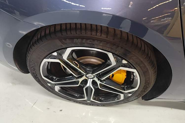 Used Xiaomi Auto SU7 2024 Four-Wheel Drive Ultra-Long Range Advanced Intelligent Driving Max Edition Right Rear Wheel Hub
