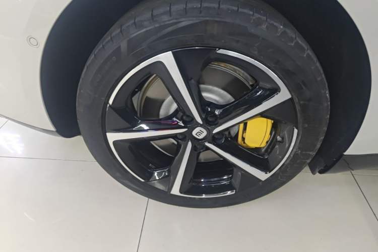 Used Xiaomi Auto SU7 2024 Four-Wheel Drive Ultra-Long Range Advanced Intelligent Driving Max Edition Right Rear Wheel Hub