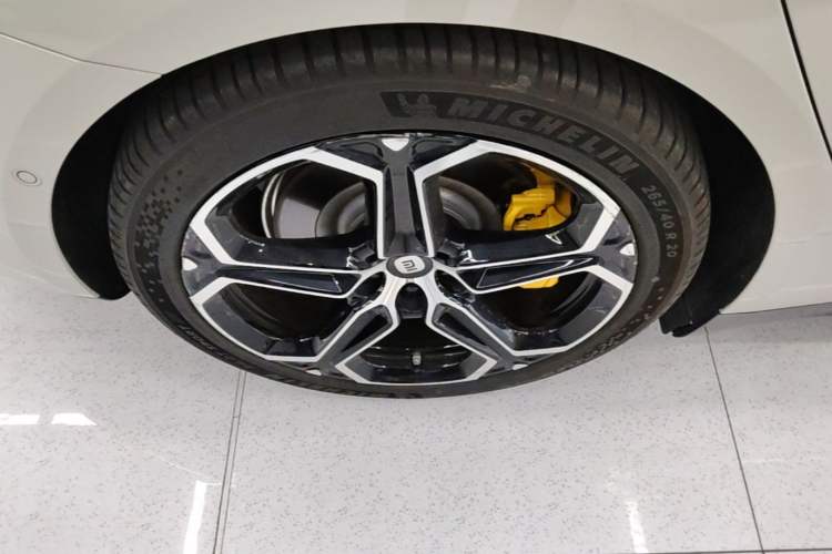 Used Xiaomi Auto SU7 2024 Four-Wheel Drive Ultra-Long Range Advanced Intelligent Driving Max Edition Right Rear Wheel Hub