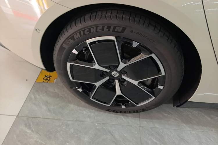 Used Xiaomi Auto SU7 2024 Rear-Drive Long-Range Intelligent Driving Version Right Rear Wheel Hub