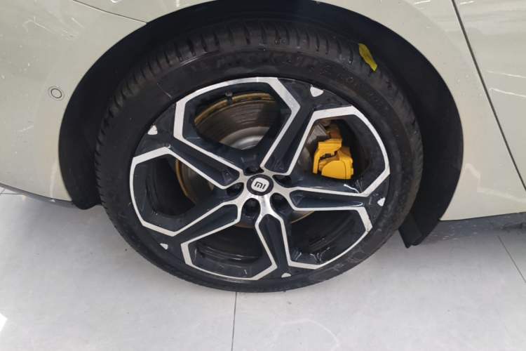 Used Xiaomi Auto SU7 2024 Rear-Drive Ultra-Long Range Advanced Pro-Level Intelligent Driving Version Right Rear Wheel Hub
