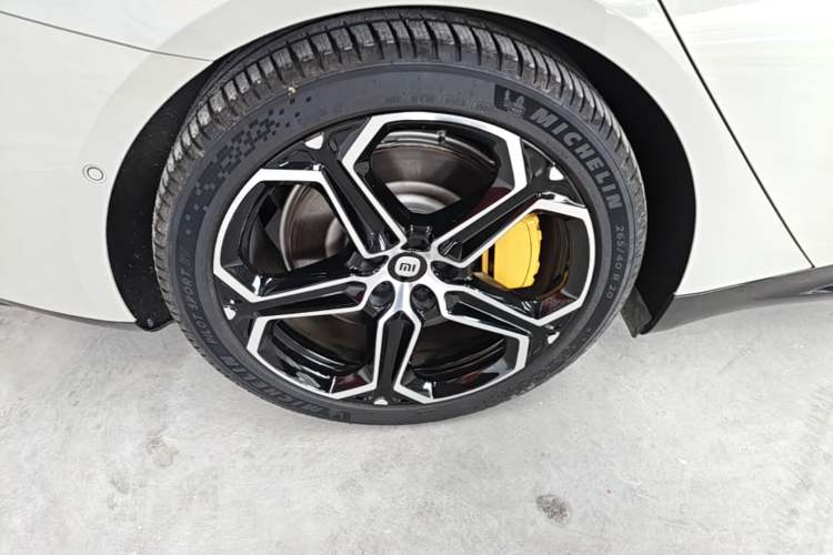 Used Xiaomi Auto SU7 2024 Four-Wheel Drive Ultra-Long Range Advanced Intelligent Driving Max Edition Right Rear Wheel Hub