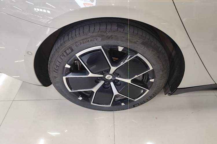 Used Xiaomi Auto SU7 2024 Rear-Drive Long-Range Intelligent Driving Version Right Rear Wheel Hub