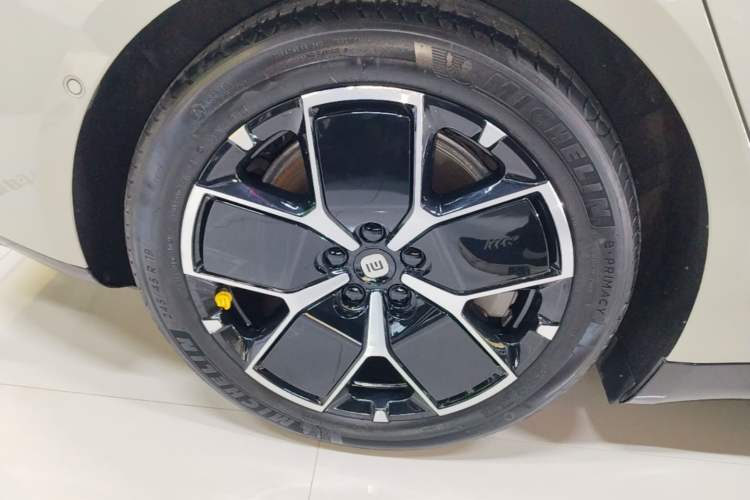 Used Xiaomi Auto SU7 2024 Rear-Drive Long-Range Intelligent Driving Version Right Rear Wheel Hub