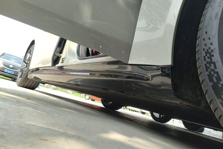 Used Xiaomi Auto SU7 2024 Rear-Drive Ultra-Long Range Advanced Pro-Level Intelligent Driving Version Right Side Sill