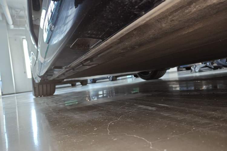 Used Xiaomi Auto SU7 2024 Rear-Drive Long-Range Intelligent Driving Version Right Side Sill