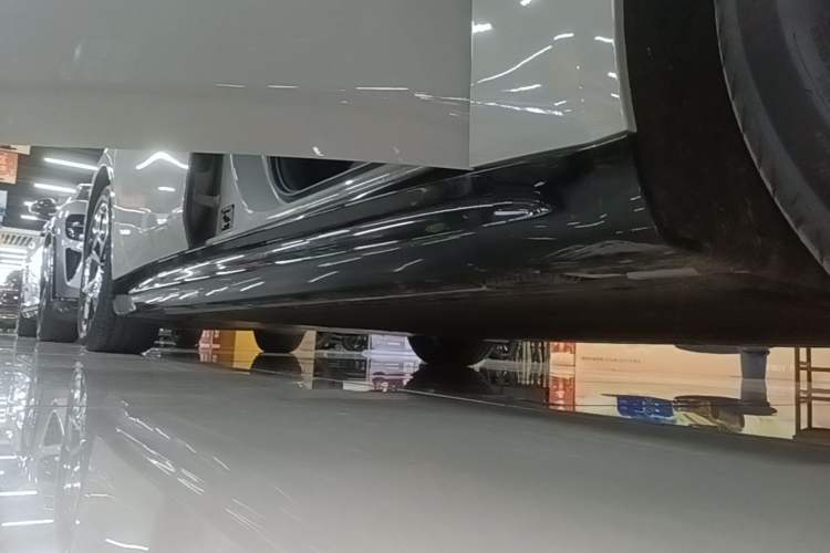 Used Xiaomi Auto SU7 2024 Rear-Drive Long-Range Intelligent Driving Version Right Side Sill