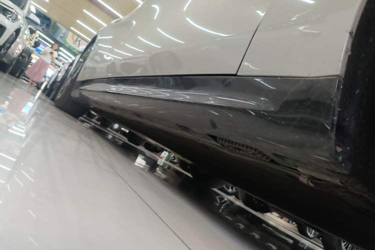 Used Xiaomi Auto SU7 2024 Rear-Drive Long-Range Intelligent Driving Version Right Side Sill