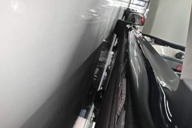 Used Xiaomi Auto SU7 2024 Four-Wheel Drive Ultra-Long Range Advanced Intelligent Driving Max Edition Right Side Sill