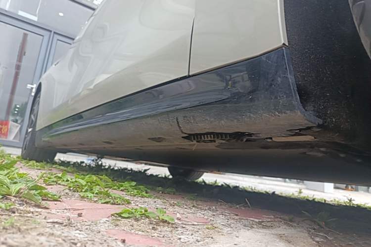 Used Xiaomi Auto SU7 2024 Rear-Drive Ultra-Long Range Advanced Pro-Level Intelligent Driving Version Right Side Sill