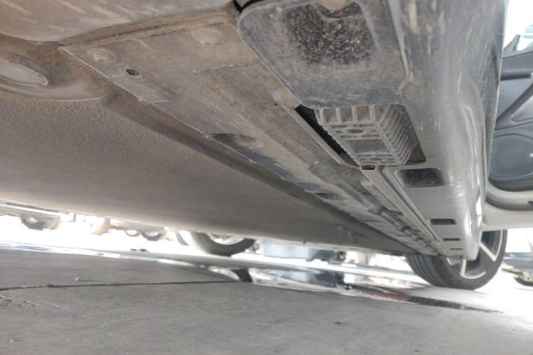 Used Xiaomi Auto SU7 2024 Four-Wheel Drive Ultra-Long Range Advanced Intelligent Driving Max Edition Right Side Sill