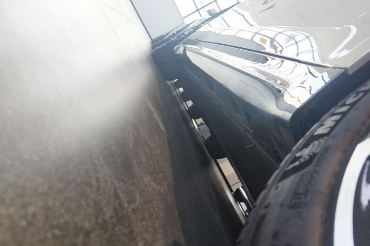 Used Xiaomi Auto SU7 2024 Rear-Drive Long-Range Intelligent Driving Version Right Side Sill