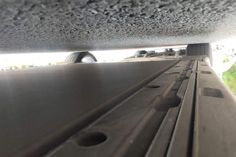 Used Xiaomi Auto SU7 2024 Four-Wheel Drive Ultra-Long Range Advanced Intelligent Driving Max Edition Right Side Sill