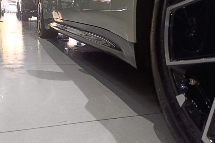 Used Xiaomi Auto SU7 2024 Rear-Drive Long-Range Intelligent Driving Version Right Side Sill