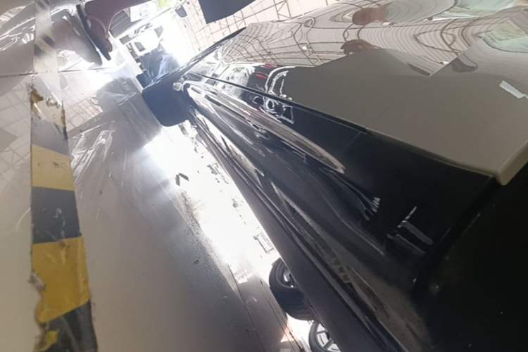 Used Xiaomi Auto SU7 2024 Four-Wheel Drive Ultra-Long Range Advanced Intelligent Driving Max Edition Right Side Sill