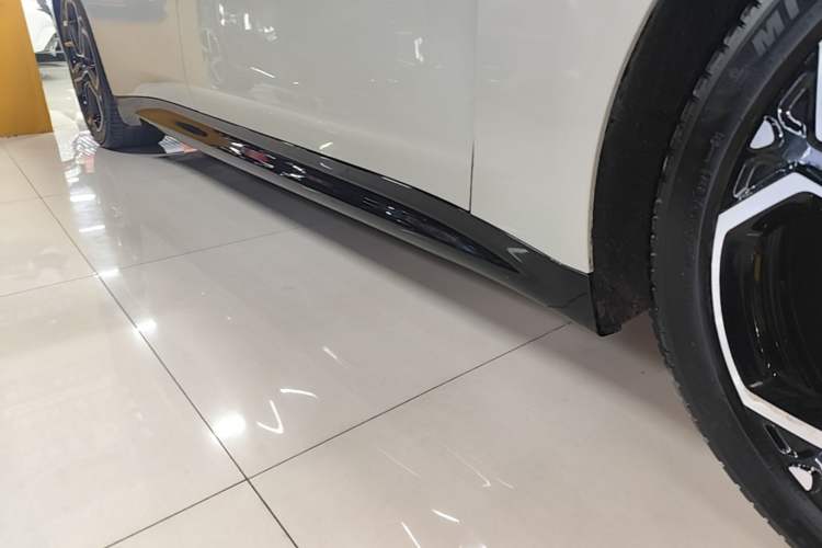 Used Xiaomi Auto SU7 2024 Four-Wheel Drive Ultra-Long Range Advanced Intelligent Driving Max Edition Right Side Sill