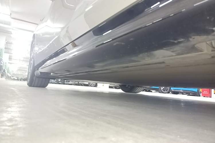 Used Xiaomi Auto SU7 2024 Rear-Drive Standard Founder Edition Right Side Sill
