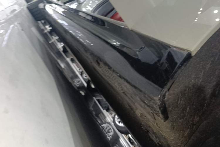 Used Xiaomi Auto SU7 2024 Rear-Drive Ultra-Long Range Advanced Pro-Level Intelligent Driving Version Right Side Sill