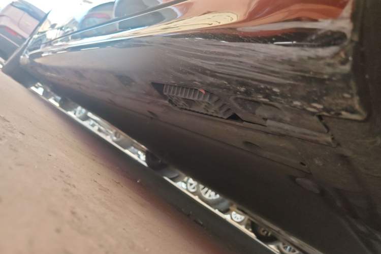 Used Xiaomi Auto SU7 2024 Rear-Drive Ultra-Long Range Advanced Pro-Level Intelligent Driving Version Right Side Sill