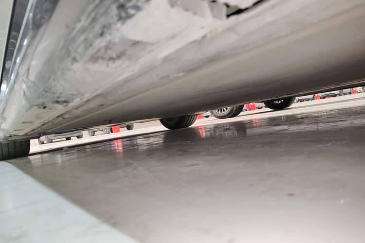 Used Xiaomi Auto SU7 2024 Rear-Drive Long-Range Intelligent Driving Version Right Side Sill