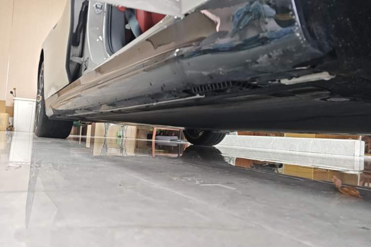Used Xiaomi Auto SU7 2024 Four-Wheel Drive Ultra-Long Range Advanced Intelligent Driving Max Edition Right Side Sill