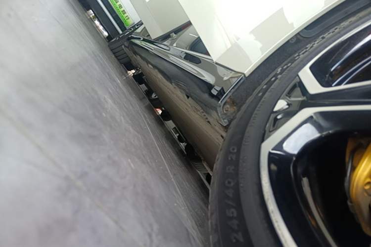 Used Xiaomi Auto SU7 2024 Rear-Drive Ultra-Long Range Advanced Pro-Level Intelligent Driving Version Right Side Sill