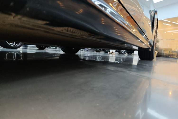 Used Xiaomi Auto SU7 2024 Rear-Drive Ultra-Long Range Advanced Pro-Level Intelligent Driving Version Right Side Sill