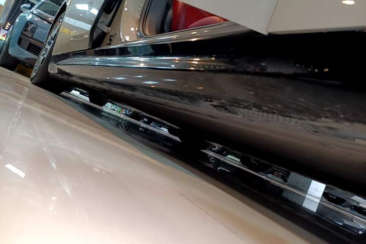 Used Xiaomi Auto SU7 2024 Rear-Drive Long-Range Intelligent Driving Version Right Side Sill