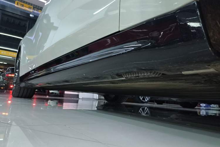 Used Xiaomi Auto SU7 2024 Four-Wheel Drive Ultra-Long Range Advanced Intelligent Driving Max Edition Right Side Sill