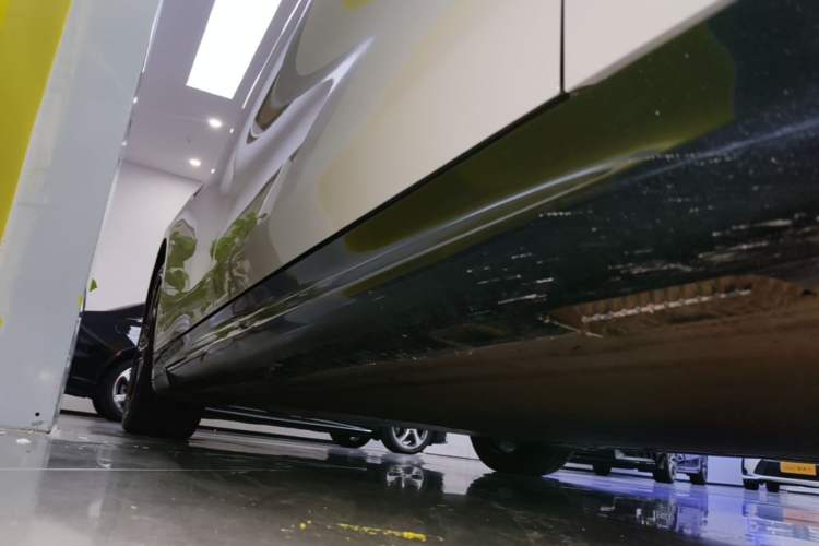 Used Xiaomi Auto SU7 2024 Rear-Drive Ultra-Long Range Advanced Pro-Level Intelligent Driving Version Right Side Sill