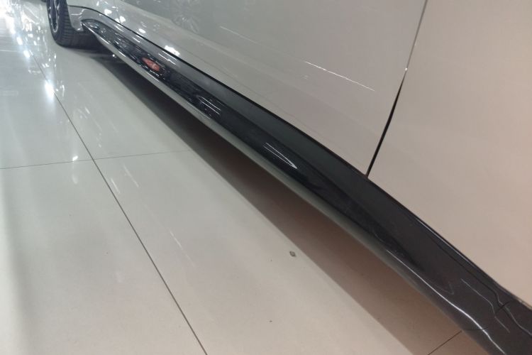 Used Xiaomi Auto SU7 2024 Rear-Drive Long-Range Intelligent Driving Version Right Side Sill