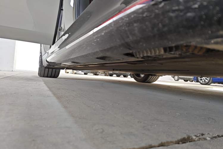 Used Xiaomi Auto SU7 2024 Four-Wheel Drive Ultra-Long Range Advanced Intelligent Driving Max Edition Right Side Sill