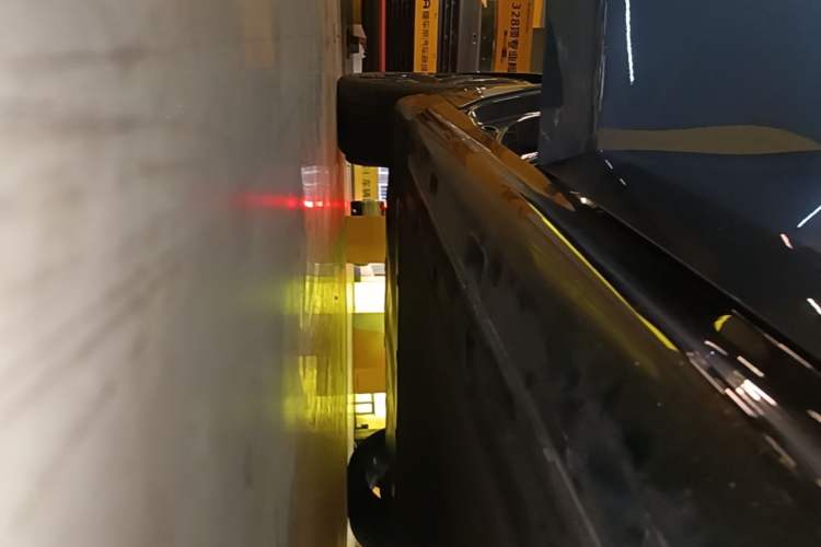 Used Xiaomi Auto SU7 2024 Four-Wheel Drive Ultra-Long Range Advanced Intelligent Driving Max Edition Right Side Sill