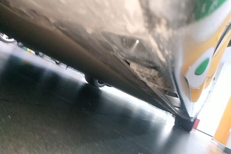 Used Xiaomi Auto SU7 2024 Four-Wheel Drive Ultra-Long Range Advanced Intelligent Driving Max Edition Right Side Sill