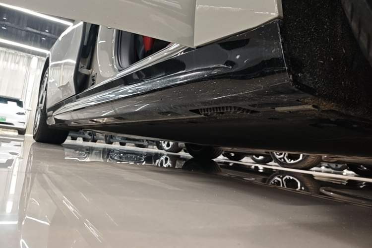 Used Xiaomi Auto SU7 2024 Rear-Drive Ultra-Long Range Advanced Pro-Level Intelligent Driving Version Right Side Sill