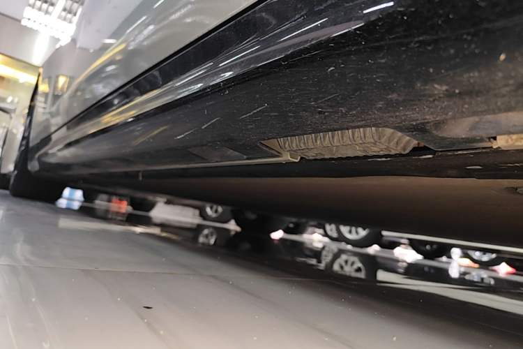 Used Xiaomi Auto SU7 2024 Four-Wheel Drive Ultra-Long Range Advanced Intelligent Driving Max Edition Right Side Sill