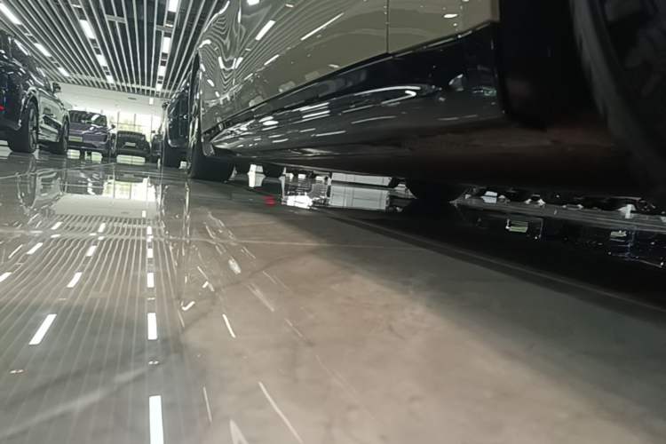 Used Xiaomi Auto SU7 2024 Rear-Drive Long-Range Intelligent Driving Version Right Side Sill