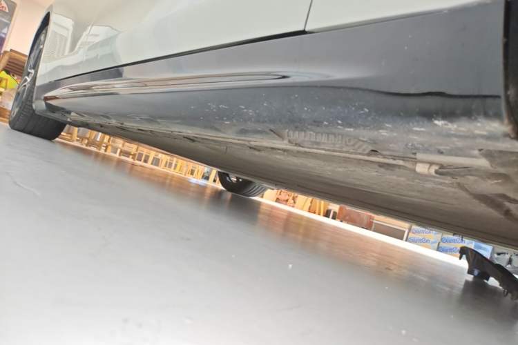 Used Xiaomi Auto SU7 2024 Rear-Drive Long-Range Intelligent Driving Version Right Side Sill