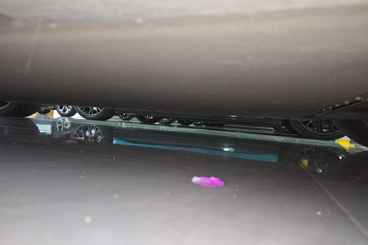 Used Xiaomi Auto SU7 2024 Rear-Drive Long-Range Intelligent Driving Version Right Side Sill