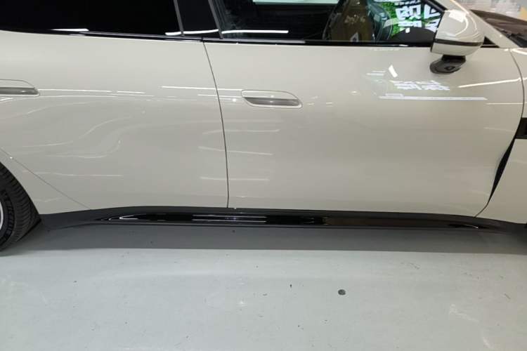 Used Xiaomi Auto SU7 2024 Four-Wheel Drive Ultra-Long Range Advanced Intelligent Driving Max Edition Right Side Sill