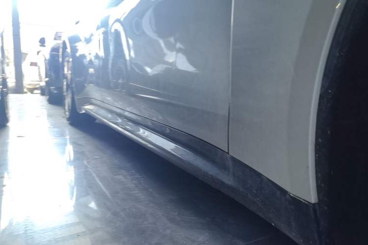Used Xiaomi Auto SU7 2024 Rear-Drive Ultra-Long Range Advanced Pro-Level Intelligent Driving Version Right Side Sill