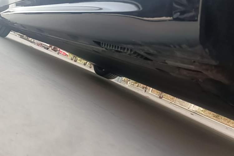 Used Xiaomi Auto SU7 2024 Rear-Drive Long-Range Intelligent Driving Version Right Side Sill
